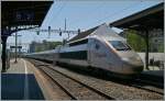 Mit recht hoher Geschwindikeit fährt ein TGV Lyria in Renens VD durch.
10. Juli 2015