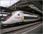 Detailansicht des sportliche TGV Lyria 4407. 
Lausanne, 8. Juni 2016