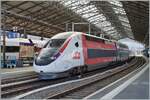 Der TGV LYRIA Rame 4730 mit den beiden Triebköpfen TGV 31 0060 (93 87 03 10060-3 F-SNCF) an der Spitze und TGV 31059 (93 87 03 10059-5 F-SNCF) an Schluss wartet in Lausanne als TGV 9768 auf die