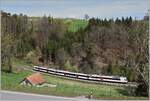 Zwischen Courtepin und Pensier ist ein von der TPF gemieteter SBB Domino auf dem Weg in Richtung Fribourg. 

19. April 2022 