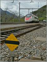 Der umgeleitete ETR 610 von Milano nach Basel verlsst Ausserberg Richtung Norden.
4. Mai 2013