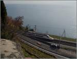 DerSBB ETR 610 als EC 32 auf der Fahrt von Milano nach Genève erreicht den Bahnhof von Rivaz.