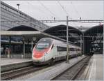 Ein SBB ETR 610 wartet in Luzern als ECE 151 Frankfurt - Milano auf die Weiterfahrt.