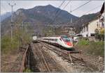 etr-610/680074/ein-sbb-etr-610-als-ec Ein SBB ETR 610 als EC von Milano nach Genève bei der Durchfahrt in Varzo (It). 

11. April 2015