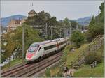 Ein SBB ETR 610 ist als EC 32 von Milano nach Geneve beim Château de Chillon unterwegs. 

26. Sept. 2021