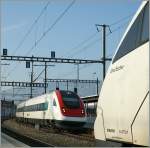 Whrend der ICN im Vordergrund nach Lausanne garade abfhrt, folgt auf Blockdistanz der ICN nach Genve-Aroport. 
Yverdon, den 19. Nov. 2009