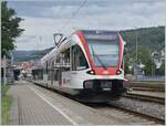 Der  Schmalspur -Triebwagen RABe 520 009 wartet im deutschne Waldhut auf in Richtung Koblenz. 

6. Sept. 2022