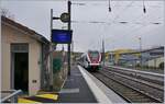 Der SBB LEX RABe 522 219 erreicht als SL 2 LÉMAN EXPRESS von Coppet (CH) nach Annecy (F) den Bahnhof von Prigny.