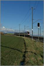 Der Regionalzug 4217 von Vallorbe nach Palézieux erreicht Arnex.