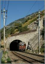 100 Jahre BLS: Die Ae 4/4 251 verlsst den Schluchi-Tunnel bei Hohtenn.