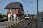 Der CEV MVR ABeh 2/6 7503  Blonay-Chamby  verlässt als Regionalzug Montreux - Les Avants den Bahnhof Chamby, wo des Empfgangsgebäude sehr schön renoviert wurde. 

29. Okt. 2022