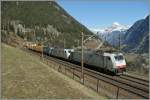 An derselben Stelle ziehen zwei Crossrail 186 ihren Güterzug die Gotthard Nord Rampe hinauf. 
14. März 2014