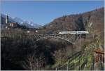 Ein FART Centovalli-Expess ABe 4/8 im Regionalzugseinsatz kurz vor Intragna auf der bekannte, 132 m langen Isorno-Brücke.