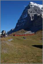 Ein zwei moderene JB-Züge auf Talfahrt zwischen Eigergletscher und der Kleinen Scheidegg. 
9. Okt. 2014