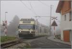 BEi unbewohnt reichlich Nebel fahrt ein CEV MVR GTW Be 2/6 bei Planchamp Richtung Montreux.