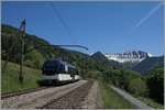 Vor dem Panorama der Waadtländer Alpen unternimmt der ABe 4/4 9303 und Be 9203 (Serie 9000)  Alpina  mit einem Mittelwagen Testfahrten in Sendy-Sollard. 25. Mai 2016