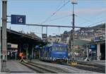 11. Dezember 2022; 9:35 - Klein und Gross zücken ihre Kameras, der erste GPX GoldenPass Express nach Interlaken Ost verlässt Montreux.

