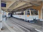Der Rochers-de-Naye Bhe 4/8 305 steht im Bahnhof von Montreux.