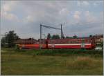 NStCM/440825/ein-nstcm-zug-in-mit-einem Ein NStCM Zug in mit einem Triebwagen in der alten und einem Steuerwagen in der neuen Farbgebung in Trélex.
6. Juli 2015