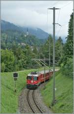RhB Ge 4/4 II N 617 mit einem Albula Schnellzug kurz nach Reichenau-Tamins am 13.