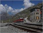 Bald ist der höchste Punkt der Fahrt erreicht: Zwei RhB ABe 4/4 III erreichen mit ihrem Regionalzug nach Tirano den Bahnhof Bernina Ospizio (2253 müM).
