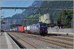 Die von SBB Cargo International gemietete 193 525 erreicht mit einem Güterzug den vollständig neu gestalteten Bahnhof von Altdorf und wird auf ihrer Fahrt nach Süden aller Voraussicht