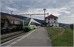 Der TransN RABe 527 333 als RE Le Locle - Neuchâtel beim Halt in Les Haut-Geneveys. 

12. August 2020