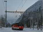 Nur acht Minuten  Wendezeit  haben die IR Luzern - Interlaken - Luzern in Interlaken Ost; kein Problem fr den rstigen, siebzigjhrigen De 110 002-3, selbst bei minus 20 Grad... 
4. Feb. 2012