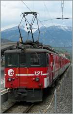 zb-zentralbahn/191474/aus-dem-gegenzug-aufgenommen-de-110 Aus dem Gegenzug aufgenommen: De 110 121 der zb in Sarnen (?).
23. April 2006