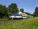 Die 754 029 mit einem Personenzug am 04.06.2011 bei der Ausfahrt in Bhmisch Eisenstein Stadt.