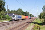 br-7383/707592/383-402-5-metrans-rail-sro-mit 383 402-5 METRANS Rail s.r.o. mit einem Containerzug in Friesack und fuhr weiter in Richtung Nauen. 31.07.2020