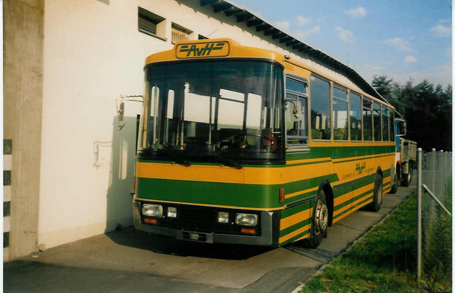 (014'217) - AvH Heimenschwand - Nr. 9 - Neoplan/Lauber am 29. Juni 1996 in Thun, Garage STI