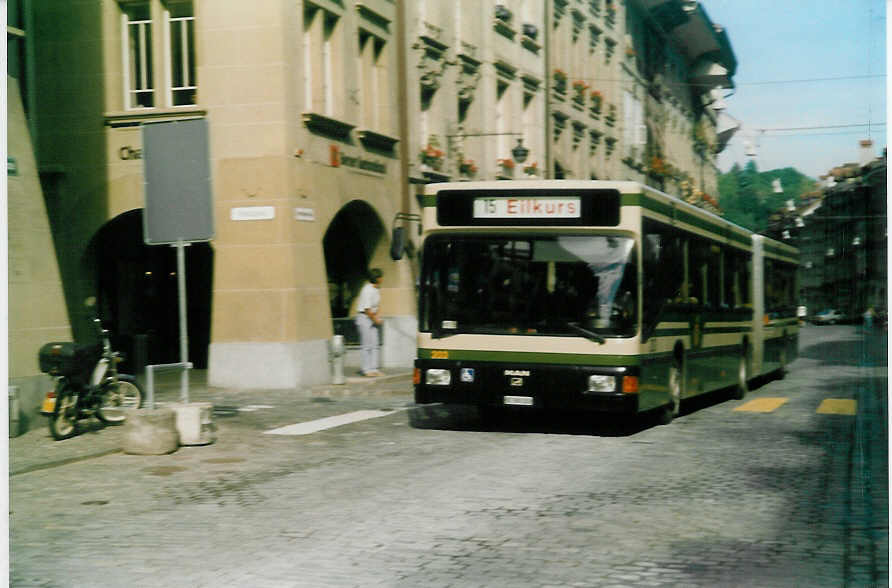 (019'113) - SVB Bern - Nr. 203/BE 500'203 - MAN am 5. September 1997 in Bern, Rathaus