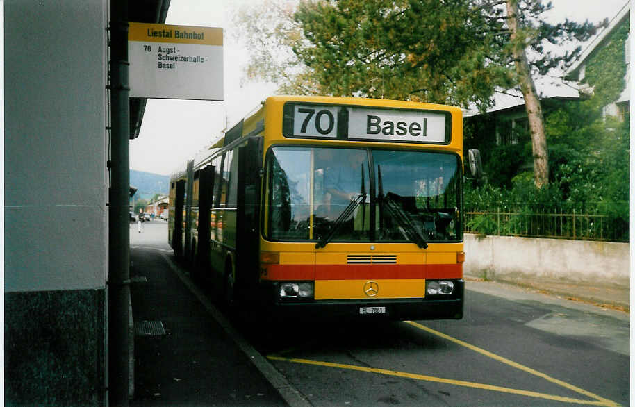 (020'028) - AAGL Liestal - Nr. 95/BL 7861 - Mercedes am 8. Oktober 1997 beim Bahnhof Liestal