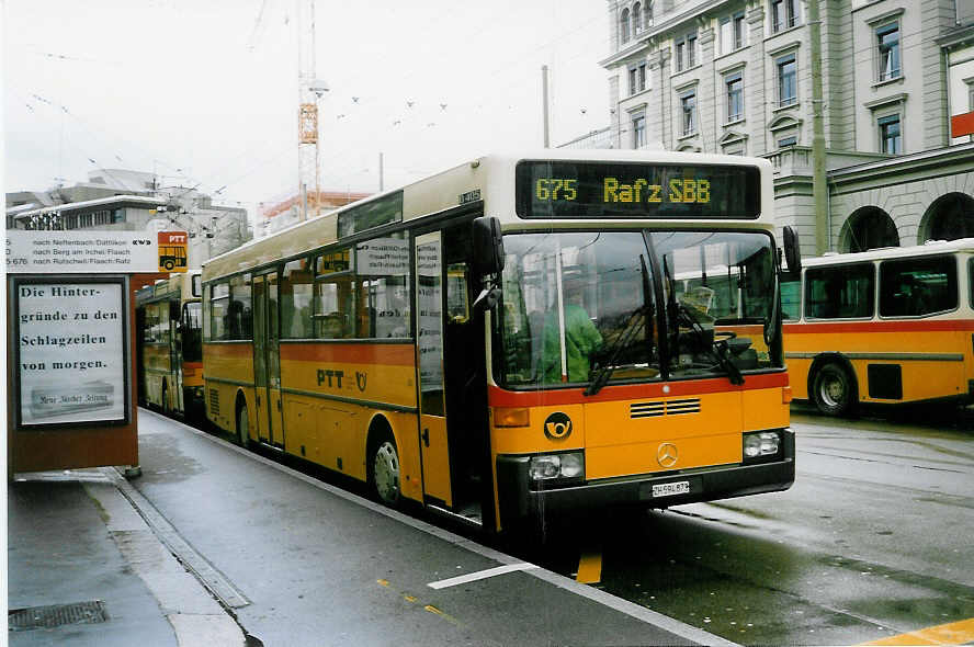 (022'525) - Moser, Flaach - Nr. 5/ZH 594'873 - Mercedes am 18. April 1998 beim Hauptbahnhof Winterthur