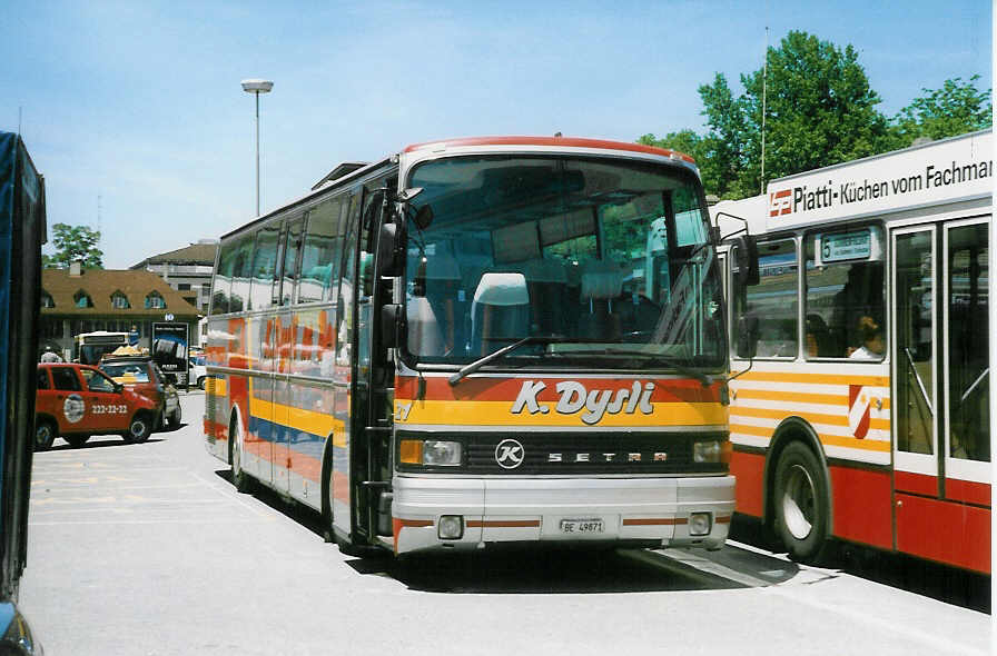 (023'136) - Dysli, Bern - Nr. 21/BE 49'871 - Setra am 4. Juni 1998 beim Bahnhof Thun