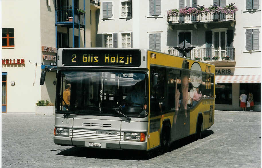 (024'512) - PTT-Regie - P 23'027 - Neoplan (ex Zerzuben, Visp-Eyholz Nr. 53) am 14. Juli 1998 in Brig, Stadtplatz