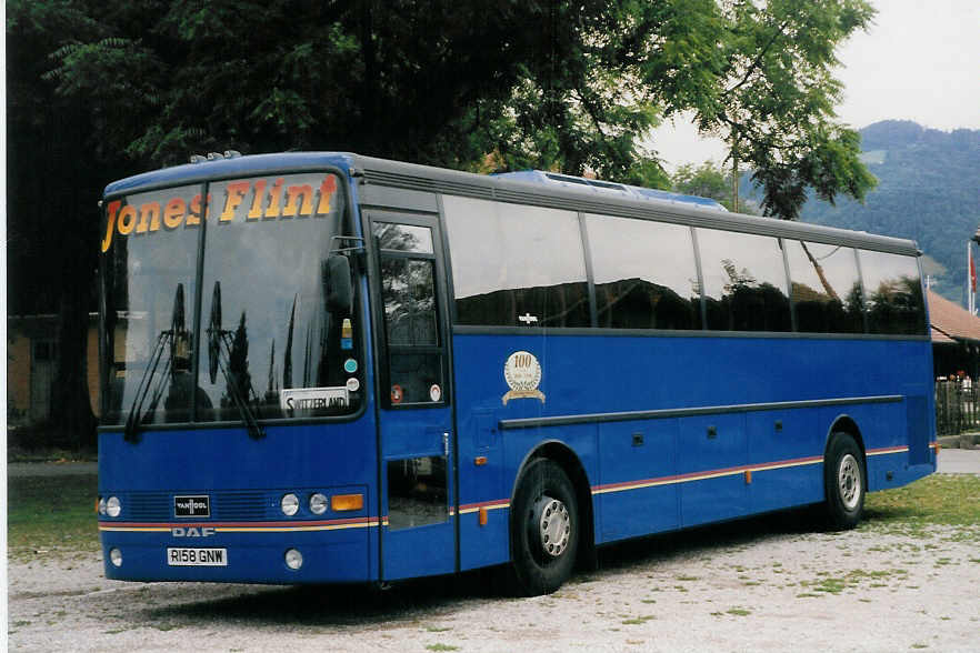 (025'025) - Aus England: Jones, Flint - R 158 GNW - Van Hool/DAF am 3. August 1998 in Thun, Lachenwiese