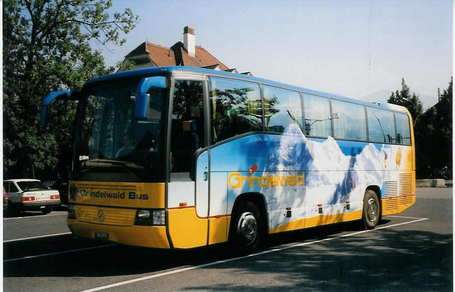 (025'114) - AVG Grindelwald - Nr. 28/BE 376'483 - Mercedes am 8. August 1998 in Thun, Seestrasse