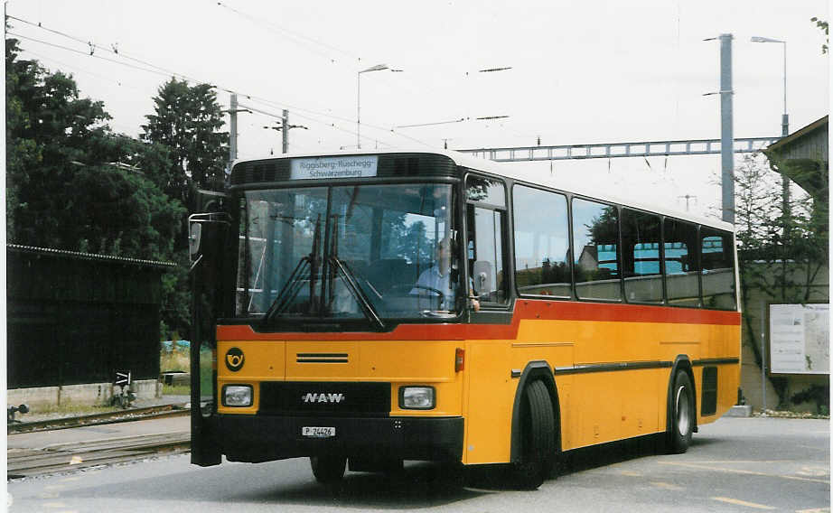 (025'401) - PTT-Regie - P 24'426 - NAW/Hess am 15. August 1998 beim Bahnhof Schwarzenburg