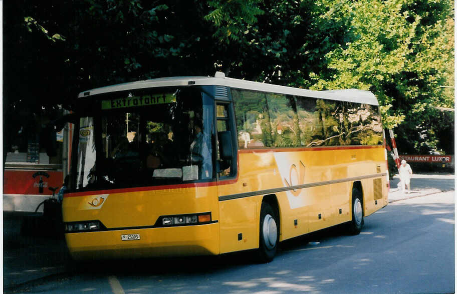 (026'120) - PTT-Regie - P 25'093 - Neoplan am 10. September 1998 in Thun, Aarefeld