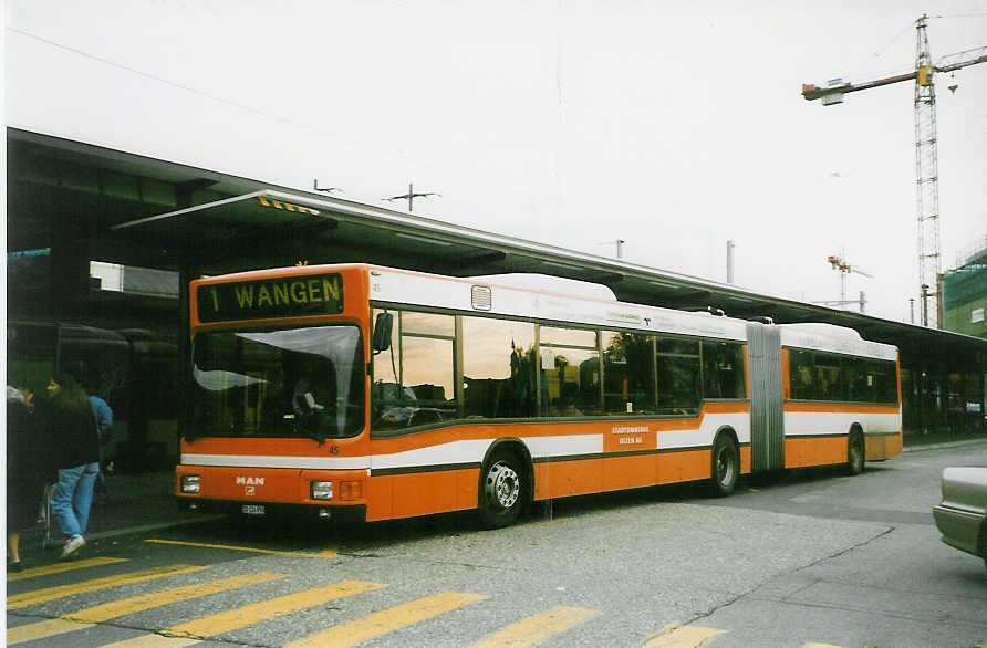 (027'035) - SOO Olten - Nr. 45/SO 124'950 - MAN am 8. Oktober 1998 beim Bahnhof Olten