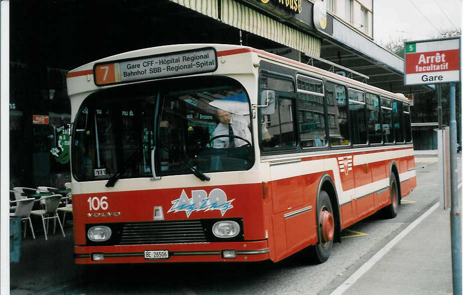 (027'407) - VB Biel - Nr. 106/BE 26'506 - Volvo/R&J am 12. Oktober 1998 beim Bahnhof Bern