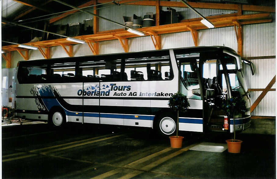 (029'935) - AAGI Interlaken - Nr. 12 - Setra am 6. Mrz 1999 in Interlaken, Garage