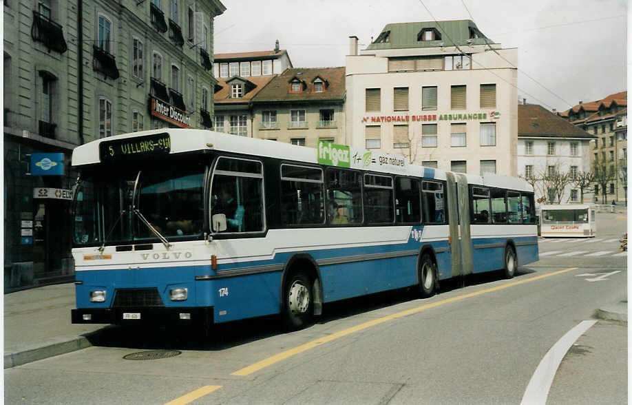 (030'614) - TF Fribourg - Nr. 174/FR 626 - Volvo/Hess am 3. April 1999 in Fribourg, Place Phyton