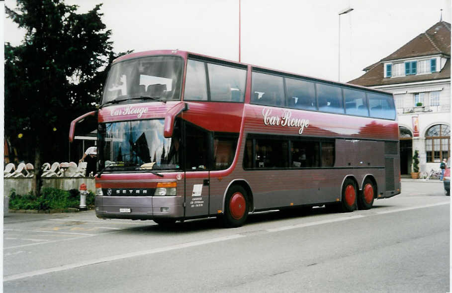 (031'818) - Car Rouge, Kerzers - Nr. 5/FR 245 - Setra am 4. Juni 1999 beim Bahnhof Thun