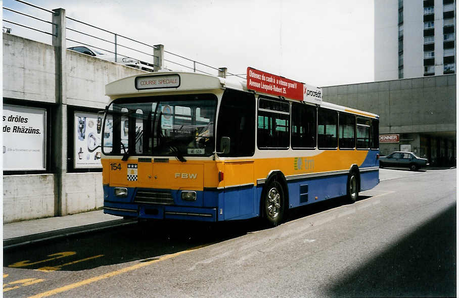 (033'322) - TC La Chaux-de-Fonds - Nr. 154/NE 559 - FBW/Hess-Haag am 6. Juli 1999 beim Bahnhof La Chaux-de-Fonds