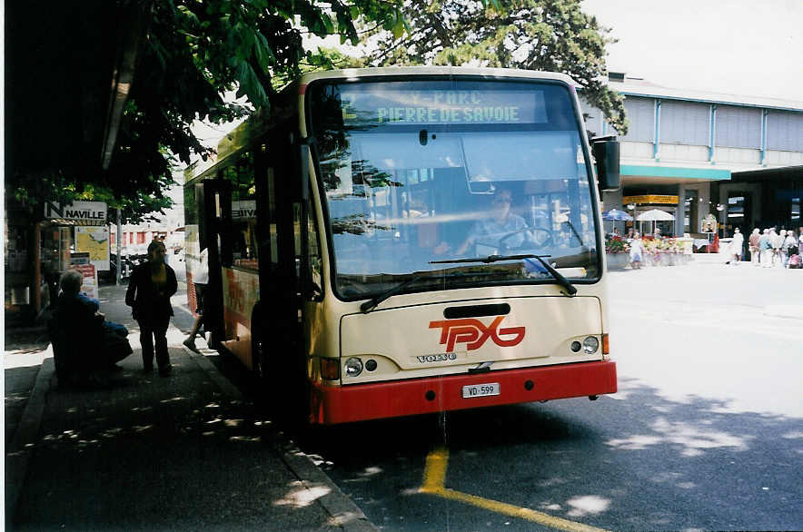 (033'832) - TPYG Yverdon - VD 599 - Volvo/Berkhof am 8. Juli 1999 beim Bahnhof Yverdon