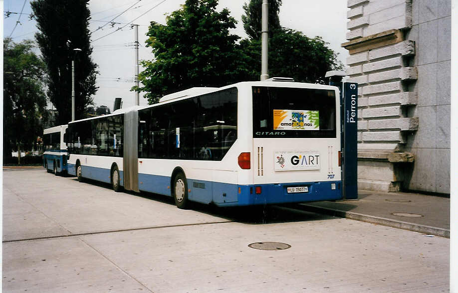 (034'210) - Heggli, Kriens - Nr. 707/LU 15'077 - Mercedes am 13. Juli 1999 beim Bahnhof Luzern