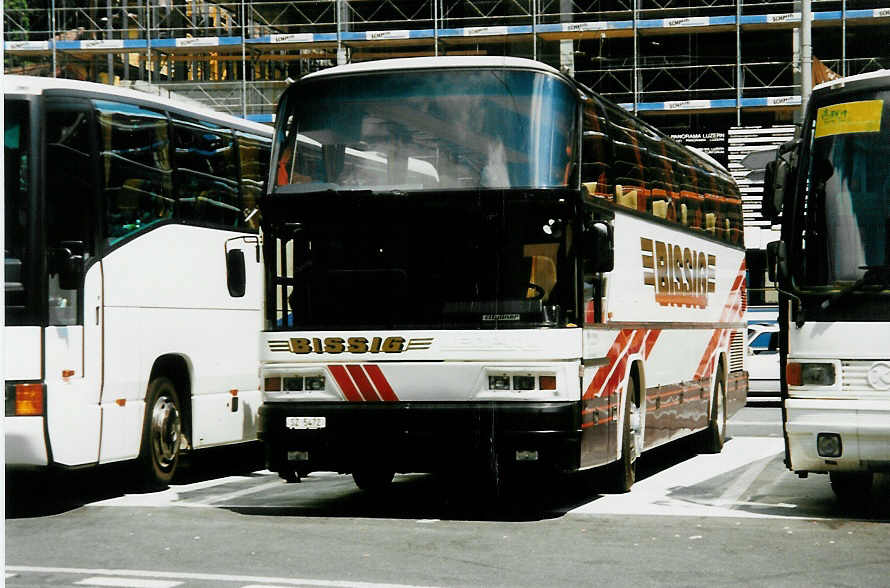 (034'831) - Bissig, Brunnen - Nr. 9/SZ 5472 - Neoplan am 26. Juli 1999 in Luzern, Lwenplatz